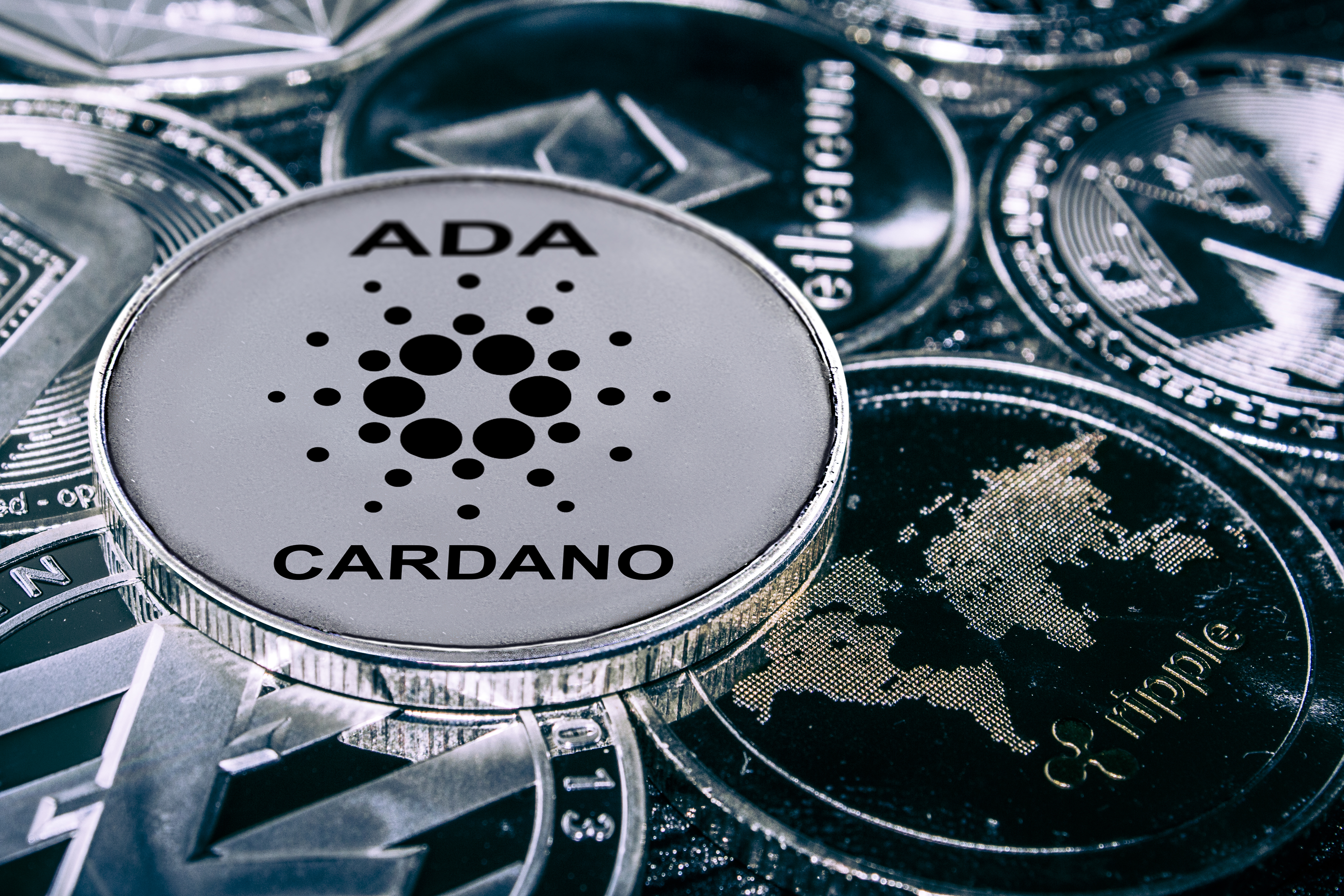 Ilustrasi Cardano dan Ethereum, mana yang lebih untuk smart contract?